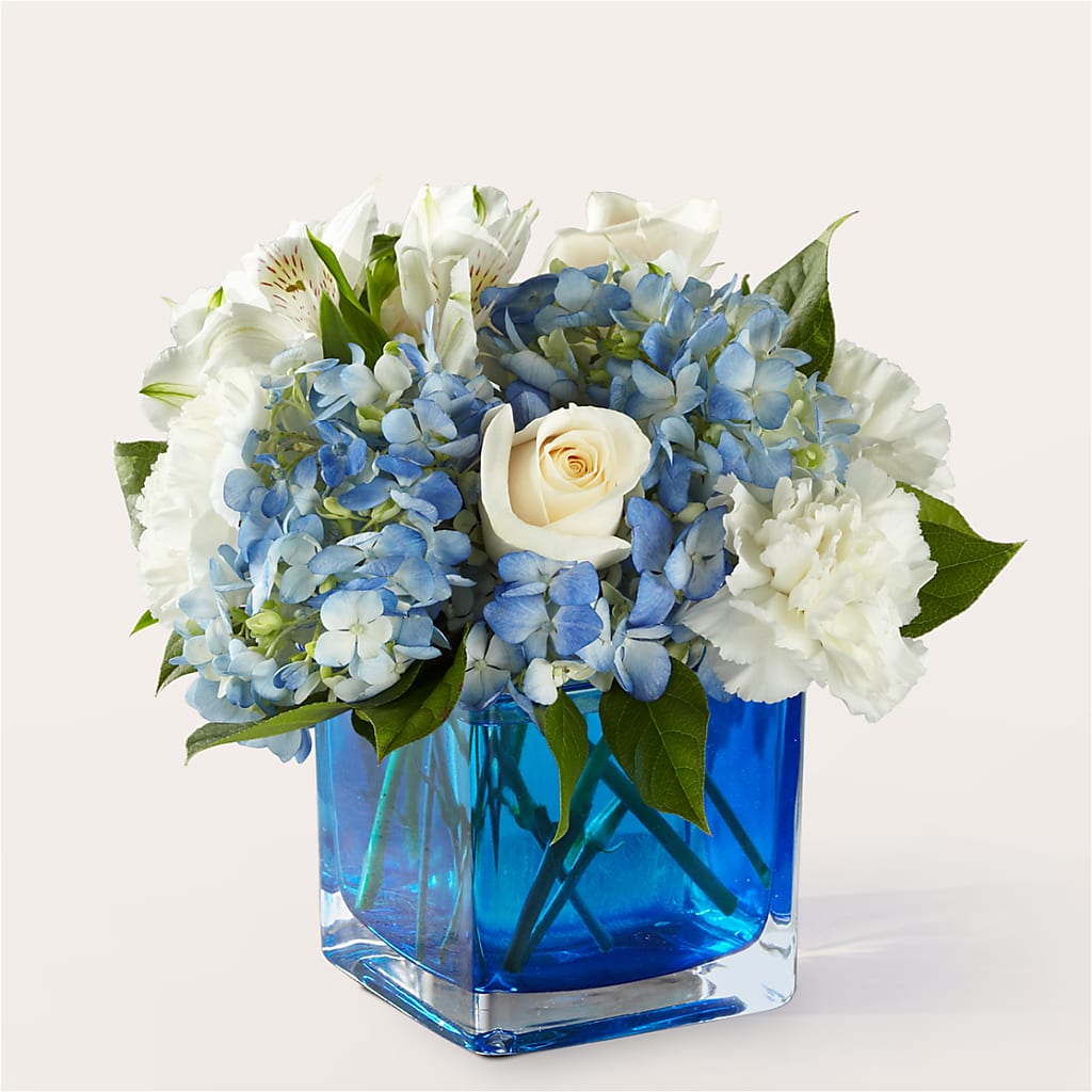 Soothing Waters Bouquet – Talia Flowers, Ottawa ON