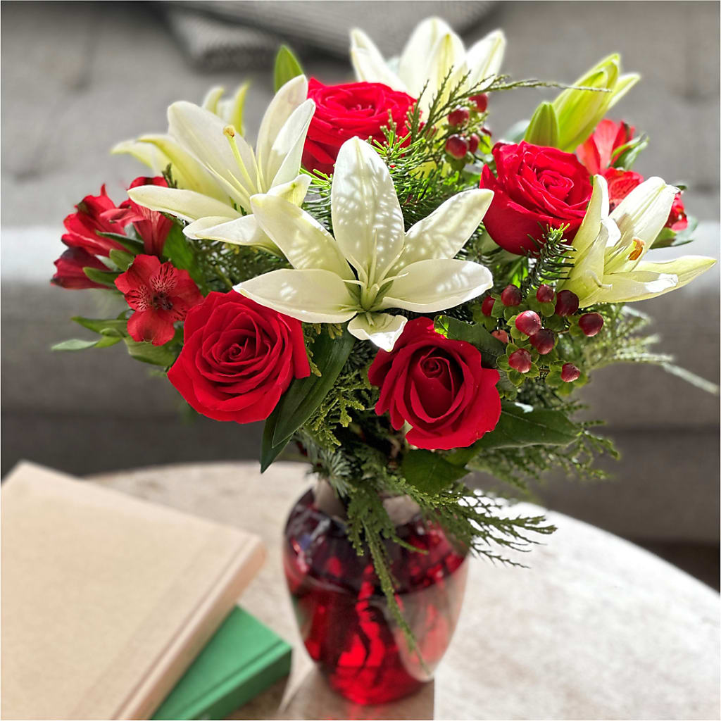 Evergreen Delight Bouquet – Talia Flowers, Ottawa ON