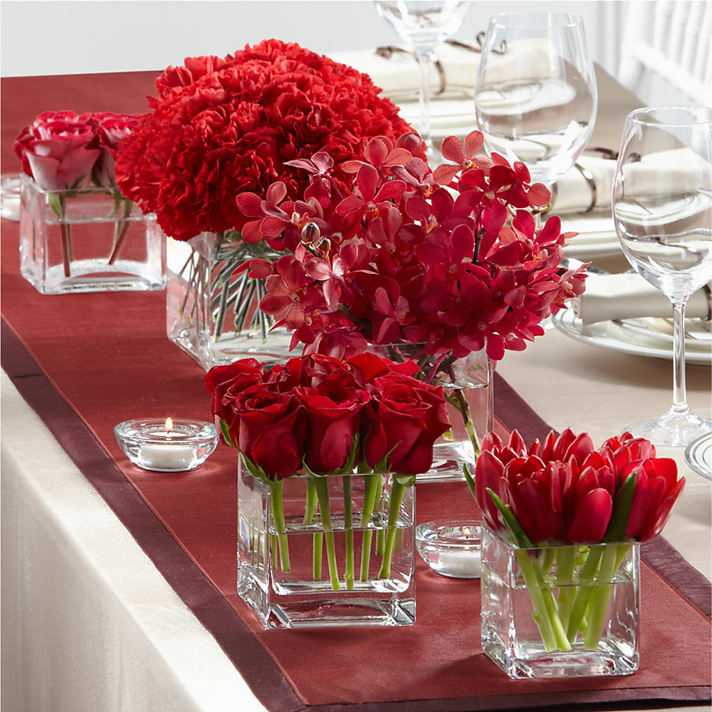 Modern Grace Centerpiece – Talia Flowers, Ottawa ON